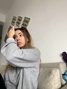 Snapshot of RaquelleDevon chatting on 02-28-25, 07:58 RaquelleDevon online show from 02-28-25, 07:58