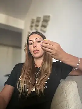 Snapshot of RaquelleDevon chatting on 09-15-25, 12:49 RaquelleDevon online show from 09-15-25, 12:49