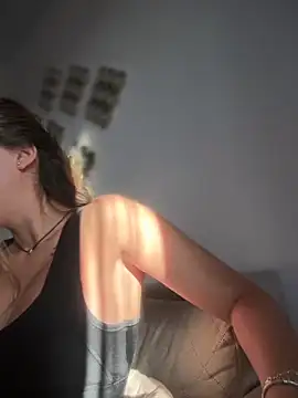 Snapshot of RaquelleDevon chatting on 09-24-25, 05:22 RaquelleDevon online show from 09-24-25, 05:22