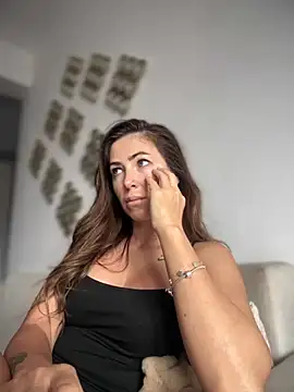 Snapshot of RaquelleDevon chatting on 10-14-25, 08:48 RaquelleDevon online show from 10-14-25, 08:48