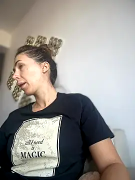 Snapshot of RaquelleDevon chatting on 10-28-25, 11:14 RaquelleDevon online show from 10-28-25, 11:14