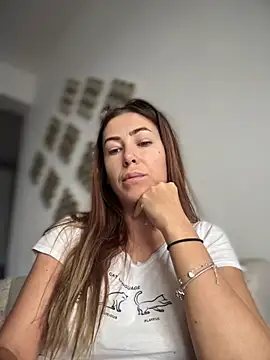 Snapshot of RaquelleDevon chatting on 11-06-25, 08:48 RaquelleDevon online show from 11-06-25, 08:48