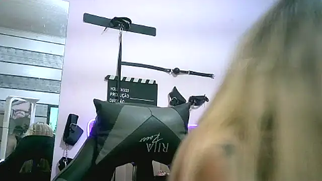 Snapshot of Transthifany chatting on 09-10-25, 10:10 Transthifany online show from 09-10-25, 10:10