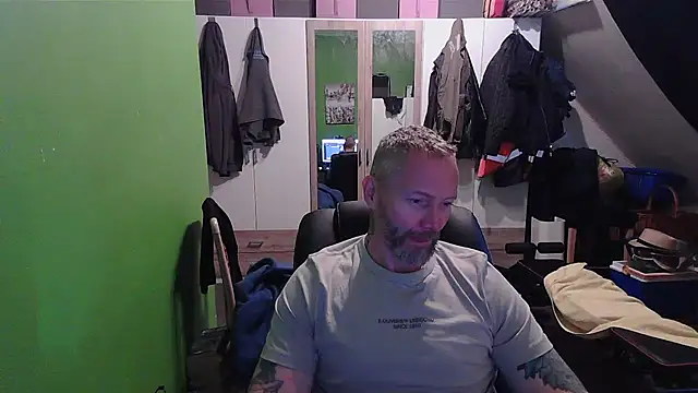 Snapshot of Rockburg chatting on 09-10-25, 08:25 Rockburg online show from 09-10-25, 08:25