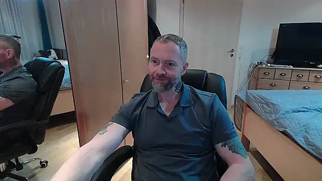Snapshot of Rockburg chatting on 03-28-26, 12:05 Rockburg online show from 03-28-26, 12:05