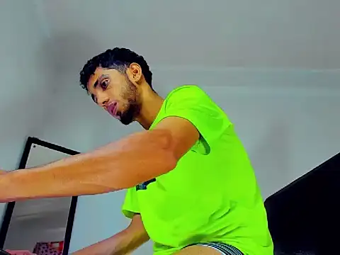 Snapshot of Gregory_hard chatting on 12-22-24, 04:27 Gregory hard online show from 12-22-24, 04:27