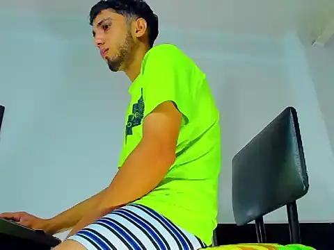 Snapshot of Gregory_hard chatting on 01-06-25, 04:02 Gregory hard online show from 01-06-25, 04:02