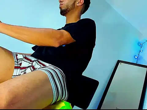 Snapshot of Gregory_hard chatting on 01-18-25, 09:45 Gregory hard online show from 01-18-25, 09:45