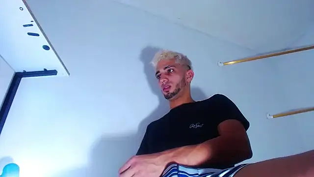 Snapshot of Gregory_hard chatting on 09-14-25, 07:35 Gregory hard online show from 09-14-25, 07:35