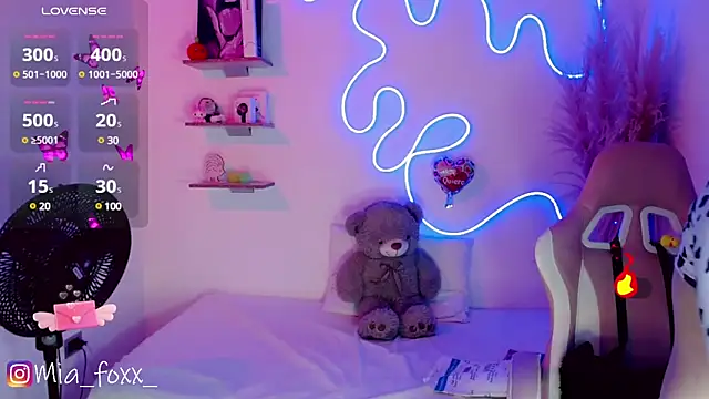 Snapshot of Mia_foxx_ chatting on 03-12-25, 09:03 Mia foxx online show from 03-12-25, 09:03