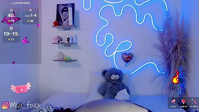 Snapshot of Mia_foxx_ chatting on 03-13-25, 03:11 Mia foxx online show from 03-13-25, 03:11