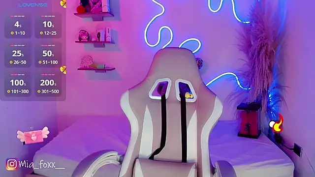 Snapshot of Mia_foxx_ chatting on 03-18-25, 09:10 Mia foxx online show from 03-18-25, 09:10