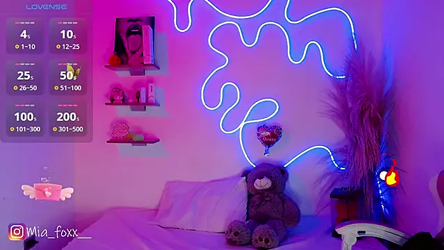 Snapshot of Mia_foxx_ chatting on 03-20-25, 09:02 Mia foxx online show from 03-20-25, 09:02
