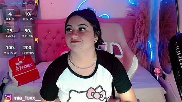 Snapshot of Mia_foxx_ chatting on 09-27-25, 10:04 Mia foxx online show from 09-27-25, 10:04