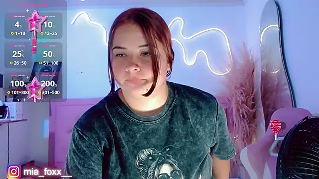 Snapshot of Mia_foxx_ chatting on 10-12-25, 09:03 Mia foxx online show from 10-12-25, 09:03