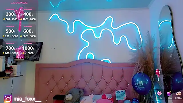 Snapshot of Mia_foxx_ chatting on 10-26-25, 10:04 Mia foxx online show from 10-26-25, 10:04
