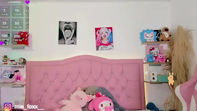 Snapshot of Mia_foxx_ chatting on 11-13-25, 09:03 Mia foxx online show from 11-13-25, 09:03