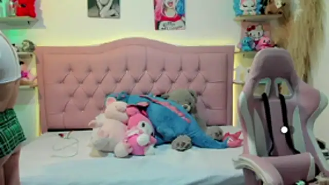 Snapshot of Mia_foxx_ chatting on 11-15-25, 08:05 Mia foxx online show from 11-15-25, 08:05