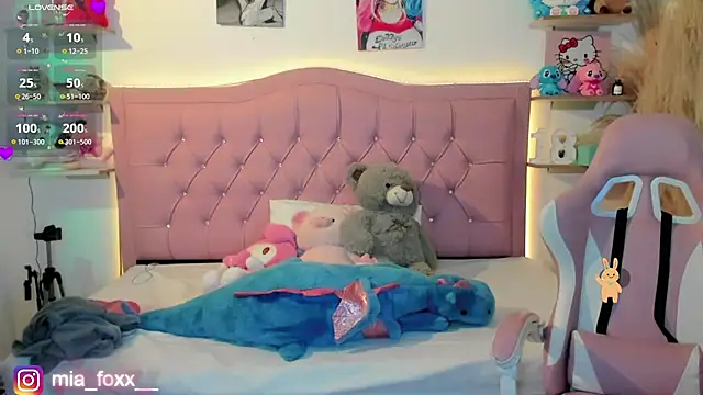 Snapshot of Mia_foxx_ chatting on 11-20-25, 09:03 Mia foxx online show from 11-20-25, 09:03