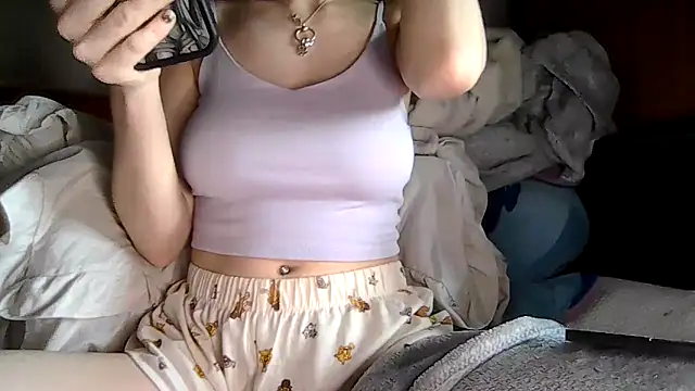 Snapshot of indie-rayne chatting on 05-08-26, 11:26 indie-rayne online show from 05-08-26, 11:26