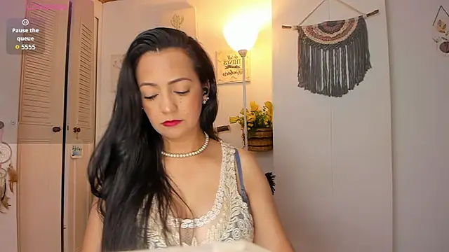 anaruiz  online show from 05-21-26, 10:50