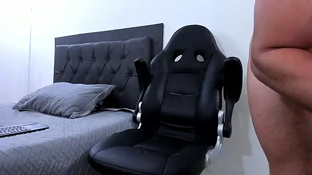 Snapshot of MalconStonne chatting on 02-19-25, 03:06 MalconStonne online show from 02-19-25, 03:06