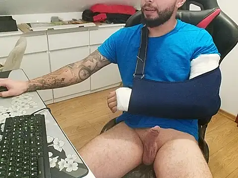 Snapshot of prezydentcam chatting on 10-09-25, 10:57 prezydentcam online show from 10-09-25, 10:57