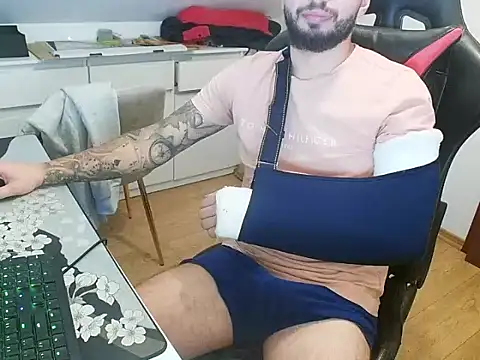 Snapshot of prezydentcam chatting on 10-10-25, 08:46 prezydentcam online show from 10-10-25, 08:46