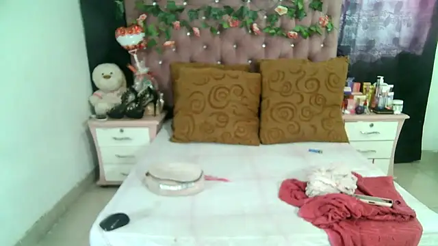 Snapshot of ValeriaTsx chatting on 09-13-25, 01:44 ValeriaTsx online show from 09-13-25, 01:44