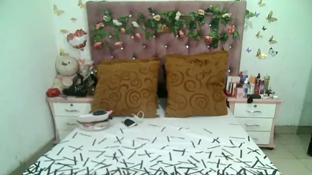 Snapshot of ValeriaTsx chatting on 10-20-25, 03:01 ValeriaTsx online show from 10-20-25, 03:01