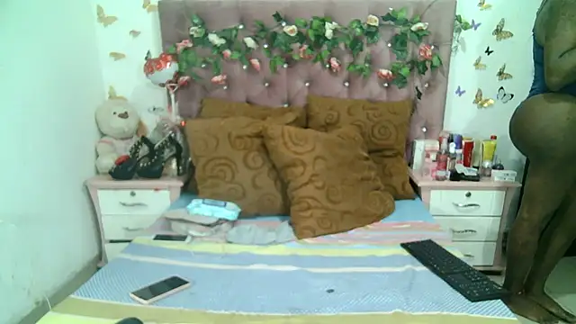 Snapshot of ValeriaTsx chatting on 10-30-25, 01:01 ValeriaTsx online show from 10-30-25, 01:01