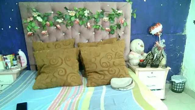 Snapshot of ValeriaTsx chatting on 12-14-25, 11:48 ValeriaTsx online show from 12-14-25, 11:48