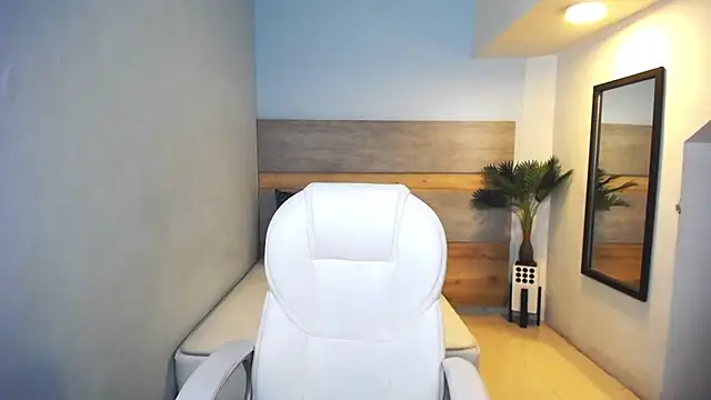 liseth fox online show from 12-19-24, 07:40