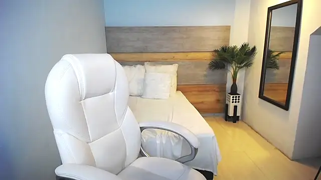 liseth fox online show from 02-04-25, 01:23