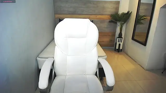 liseth fox online show from 02-28-25, 06:52