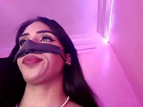 ---sophia--- online show from 10-04-25, 09:40