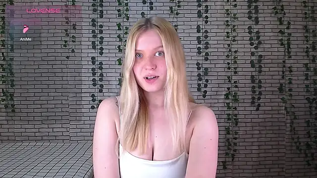 Snapshot of EmiliaDuchess chatting on 10-11-25, 11:42 EmiliaDuchess online show from 10-11-25, 11:42