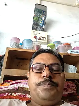 Snapshot of Srmotrs chatting on 10-11-25, 05:17 Srmotrs online show from 10-11-25, 05:17