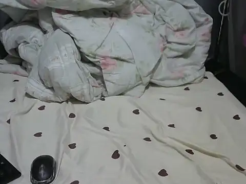 Snapshot of Sexy_baby004 chatting on 12-15-25, 01:21 Sexy baby004 online show from 12-15-25, 01:21