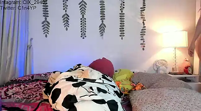 halseycox    online show from 12-18-24, 09:58