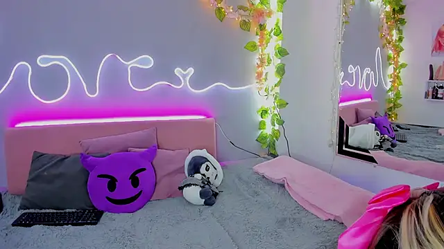 YouliteSllut2 online show from 12-29-24, 01:13