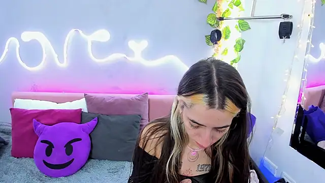 YouliteSllut2 online show from 03-05-25, 08:10