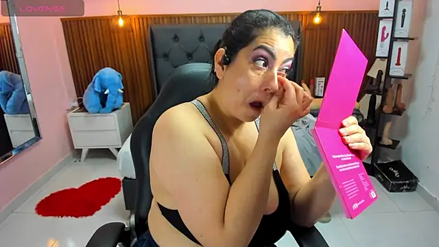Snapshot of MEYLAGIA chatting on 05-19-26, 03:13 MEYLAGIA online show from 05-19-26, 03:13