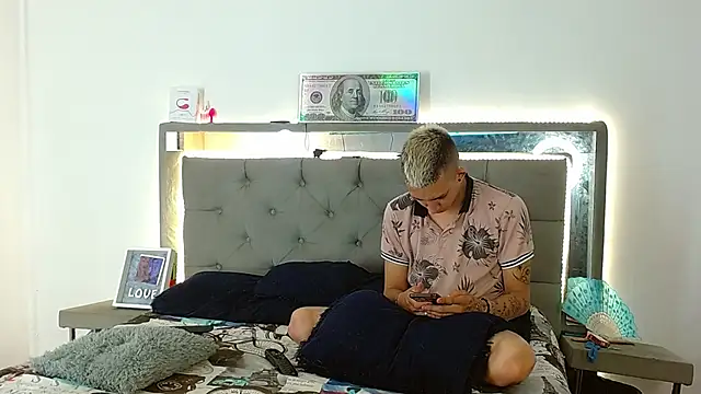 Snapshot of parejacaliente20154 chatting on 01-08-25, 12:15 parejacaliente20154 online show from 01-08-25, 12:15