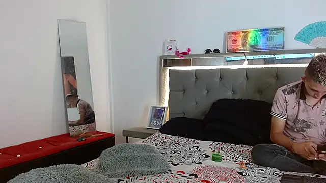 Snapshot of parejacaliente20154 chatting on 01-15-25, 12:04 parejacaliente20154 online show from 01-15-25, 12:04