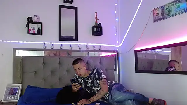 Snapshot of parejacaliente20154 chatting on 02-20-25, 12:04 parejacaliente20154 online show from 02-20-25, 12:04