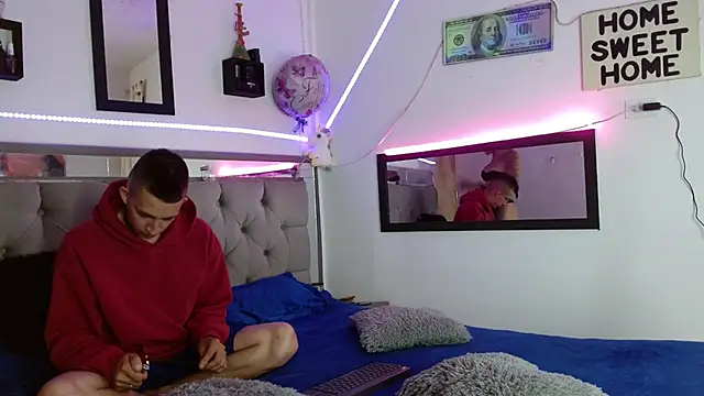 Snapshot of parejacaliente20154 chatting on 02-28-25, 12:09 parejacaliente20154 online show from 02-28-25, 12:09