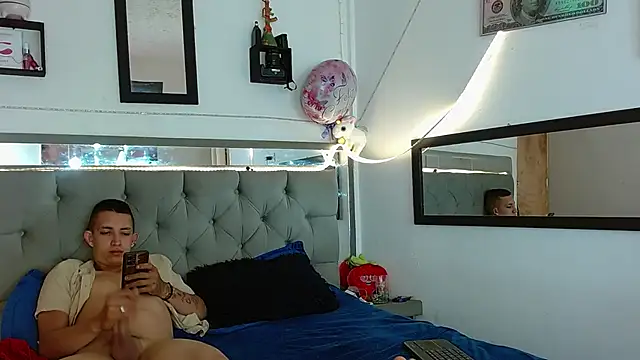 Snapshot of parejacaliente20154 chatting on 03-05-25, 08:43 parejacaliente20154 online show from 03-05-25, 08:43