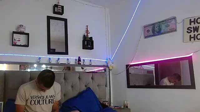 Snapshot of parejacaliente20154 chatting on 03-19-25, 12:01 parejacaliente20154 online show from 03-19-25, 12:01