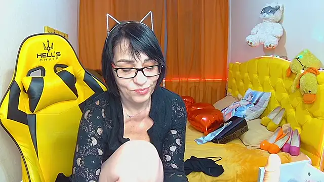 Snapshot of SandraHormas chatting on 02-10-25, 02:05 SandraHormas online show from 02-10-25, 02:05